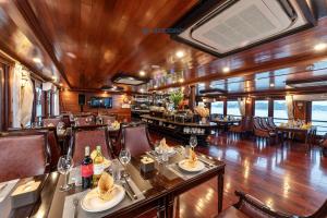 Aqua Elegance Cruise - Halong Bay by AHG