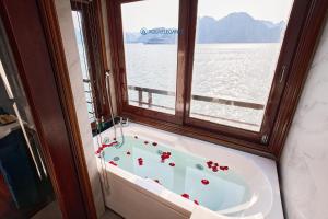 Aqua Elegance Cruise - Halong Bay by AHG