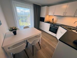 Panorama-Retreat am Waldrand nahe Seen und Bergen