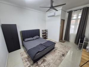 Amza Homestay Gong Badak