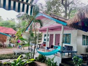 Benny beachhouse hostel