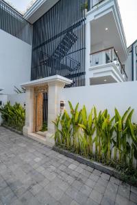 White Light 3BR Pool Villa With Rooftop By Bali Bliss Properties