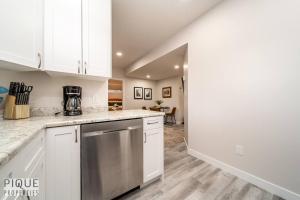 NEW, Mountain Chic Suite, Whyte Avenue, Netflix, WiFi, Sleeps 6