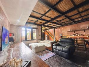 A cozy living with nature and paddy view