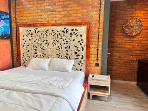A cozy living with nature and paddy view