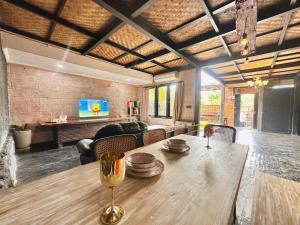 A cozy living with nature and paddy view