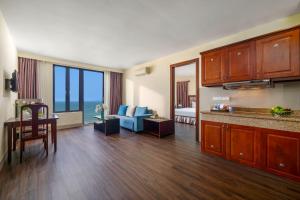 Sea Front Apartment & Spa Da Nang