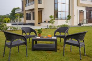 ELIVAAS Lush Haven 4 BHK Villa Private Pool, Terrace & Landscaped Garden
