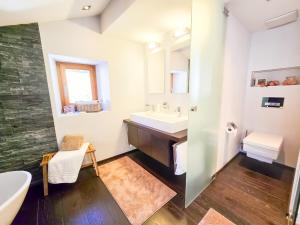 Ruhiges Alpen-Chalet mit Badewanne und Bergblick