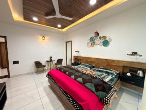 Oak & Amber Retreat