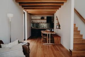 View Street Studios - Yarri