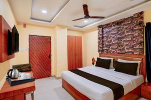 Super OYO Collection O BHU Road Varanasi Formerly Hotel Swarna Banquet