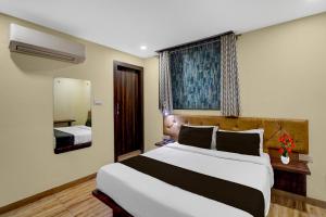 Townhouse Z Square Mall Formerly The Mall Road Inn