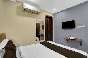 Townhouse Z Square Mall Formerly The Mall Road Inn