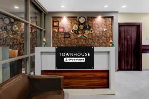 Townhouse Z Square Mall Formerly The Mall Road Inn