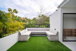 Six Palm 2BR Villa With Rooftop Near Padang Beach