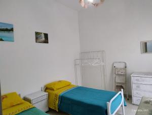 Adamo Flat 4