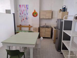 Adamo Flat 4
