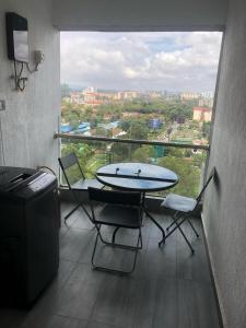 classy apartment with swimming pool ,fully equipped gym ,child play area and close proximity to shopping malls and great breathtaking views