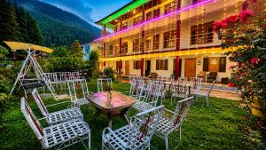 Hotel Majestic Stayz,Sky Mountain view,Mall road Manali