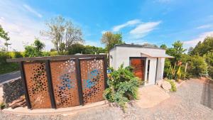 Garden Residence - The Garage