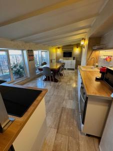 Central Residence - 3 Bedroom Apartment Near Beach
