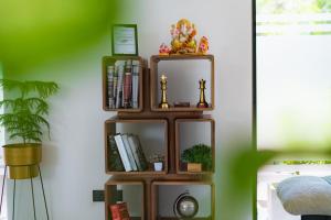 Hotel Limon - Near Huda City Centre I Balcony Rooms