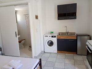 Perissa Art - Double Room with Balcony & Kitchenette