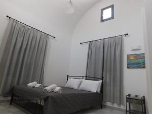 Perissa Art - Double Room with Balcony & Kitchenette