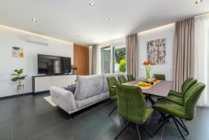 Villa Nika with pool & parking near Zadar