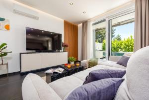 Villa Nika with pool & parking near Zadar