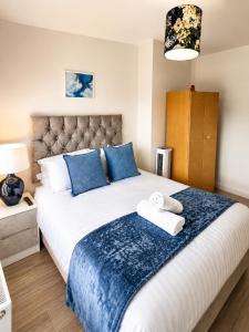 East London Home|Parking|Garden & Self Check-In