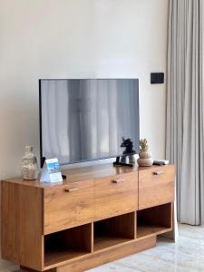 Hideaway at MIID Stylish Modern Design Apartment