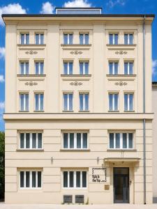 Kula & the Top Apartments by Irundo