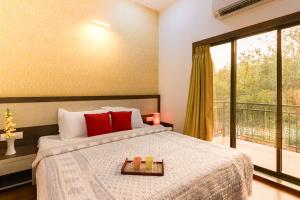 StayVistas B-22 Autumn with Private Pool & Terrace