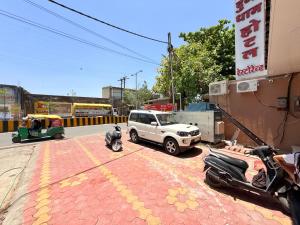 Shri Gopal Durga Dham Hotel And Restaurant