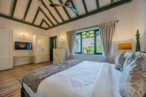 ELIVAAS Villa Seine Indo-Portuguese 3-BHK villa with a Kids Room, Private pool Near Candolim Beach