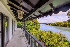 ELIVAAS Villa Seine Indo-Portuguese 3-BHK villa with a Kids Room, Private pool Near Candolim Beach