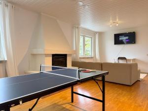 Workers & Familie house 10 Beds Garage Game Room Near Volvo & City