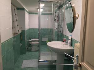 Camera Matrimoniale/Doppia con Letti Singoli con Bagno Privato