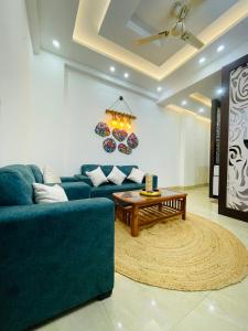Modern 1BHK Near Chattarpur Farmhouses Kitchen