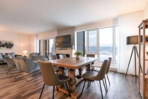 Chic Condo - River View & Comfort with Pool