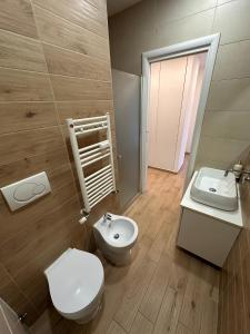 Renovated three-room apartment with balcony in Tormarancia