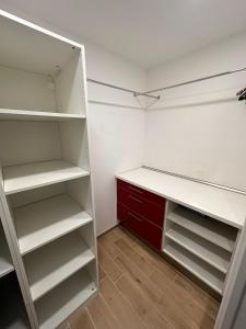 Renovated three-room apartment with balcony in Tormarancia