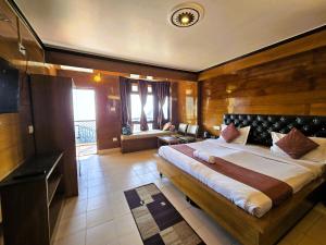Hotel Monal Inn, Pangot Wildlife and Bird Sanctuary