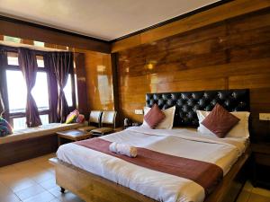 Hotel Monal Inn, Pangot Wildlife and Bird Sanctuary