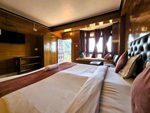 Hotel Monal Inn, Pangot Wildlife and Bird Sanctuary