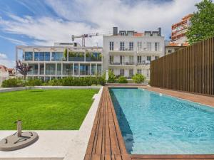 Mouraria Flat · Pool, Gym, Parking, Elevator & AC | By Airnest