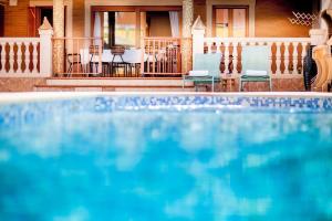 Beach house with private pool, aa and bbq in front of the sea