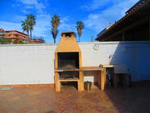 Beach house with private pool, aa and bbq in front of the sea